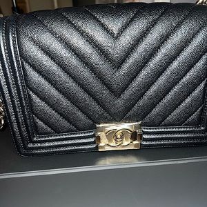 Chanel black bag lambskin medium size
